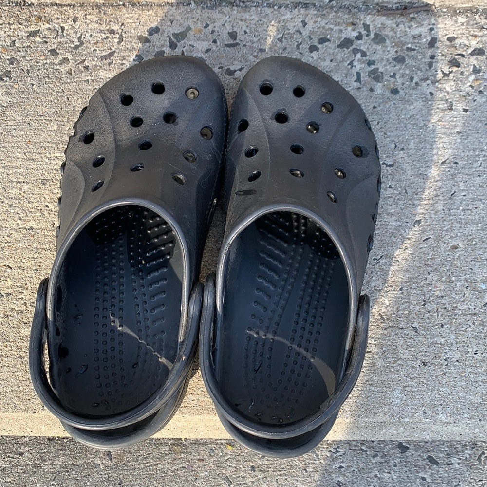 CROCS. Black. Very good condition.